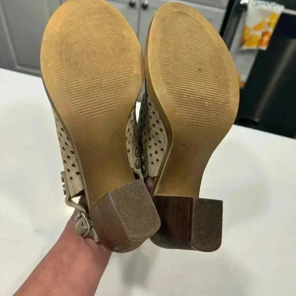 Barbara Barbieri Italy tan perforated open toe sandals  size 8.5 - Picture 8 of 8